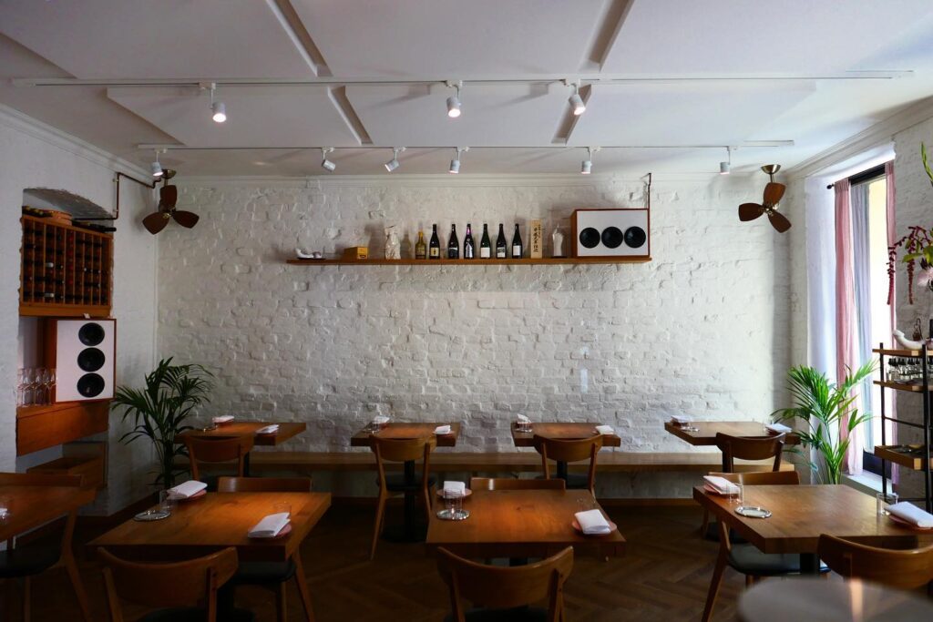 Stilvoll eingerichtetes Mrs. Robinson’s, ein echtes Restaurant Prenzlauer Berg Geheimtipp mit saisonaler Küche.